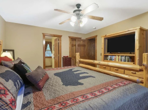 The Lodge on the Creek Branson West Cabin w/ Beautiful Views