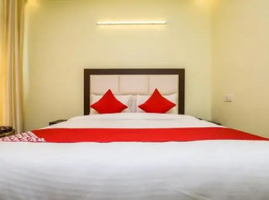 Oyo 17404 Lata Arcade Inn