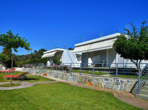Eretria Cozy Home - Spacious Garden Retreats