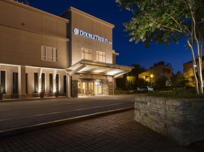 DoubleTree by Hilton Raleigh Brownstone University