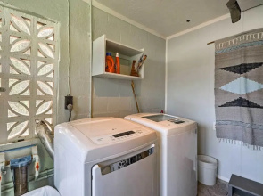 Keaau Apartment on Beautiful Acre w/ Pool & Deck!