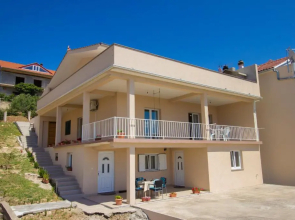 Bulat Sea View Apartments