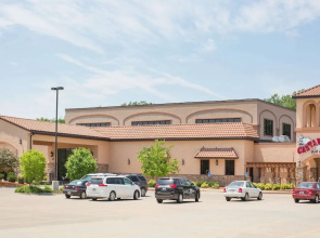 Ramada Tropics Resort / Conference Center Des Moines