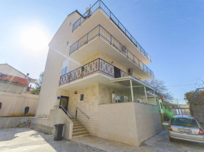 Apartments and Rooms Iva