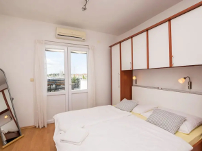 Apartments and Rooms Mare