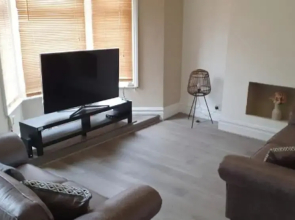 3-bed Apartment Roof Terrace Near Cardiff Centre