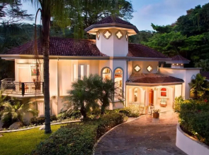 Harmon House in Herradura
