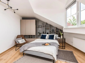 Bright&Stylish, Self Check-in, Centrally Located, by Cohost