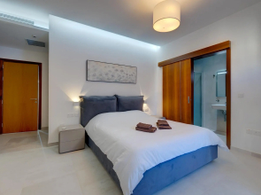 Luxury Apartment With Valletta and Harbour Views