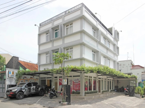 RedDoorz near Solo Balapan Station