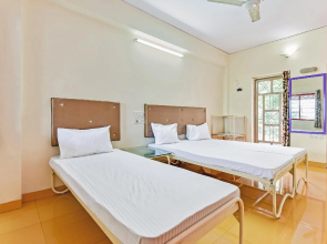 SPOT ON 48335 Hotel Kuber Lodge