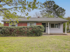 Private Yard! Pet-friendly Memphis Adventure Hub