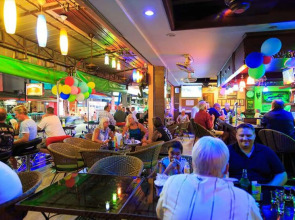 Harrys Hotel, Bar & Restaurant