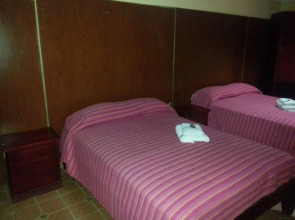 Express Inn Panama International Airport Hostel