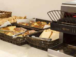 Leamington Hotel - Downtown / Port of Miami