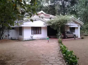 Nelliyampathy Whistling Thrush Bungalow