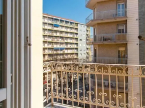 Pozzo Strada Bright Apartment - with Balconies