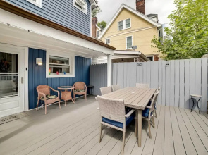Walk to Walnut St: Shadyside House w/ Deck