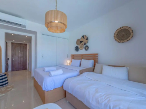 Boho-Chic Studio Apartment in G-Cribs, Pool View