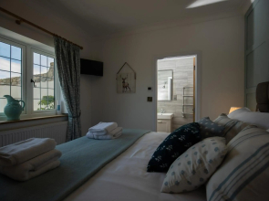Exclusive Holiday Accommodation - Bancoft Cottage
