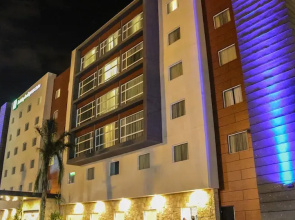 Holiday Inn Express and Suites Celaya