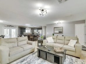 5 Mi to Beach: Poolside Paradise in Lake Havasu!