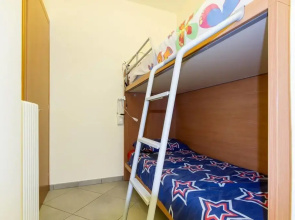Contemporary 3 Bed Apartment With Lake Views, Wifi, Near Village