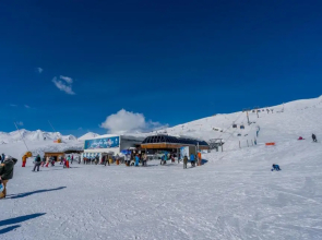 Touch the Mountains Twins Hotel New Gudauri