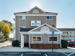 HomeTowne Studios By Red Roof Gainesville, GA