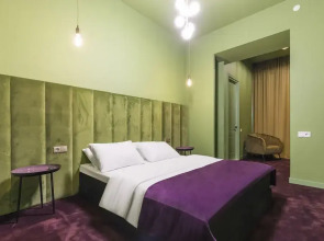 Отель HB Freeze Inn