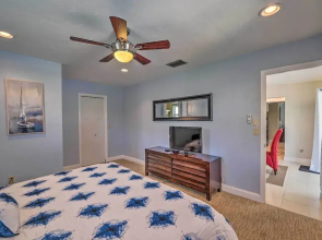 Naples Paradise w/ Private Pool, 4 Mi to Beach!