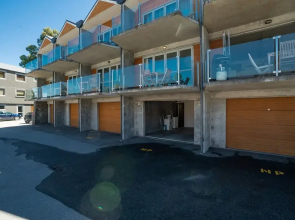 Lakeside Living - Modern 2-Bedroom Apartment