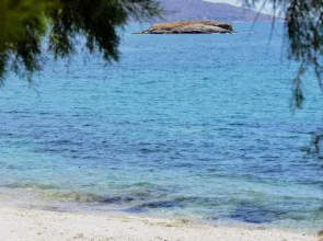 Beach house set in a beautiful bay