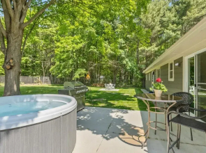 The Pines-pets,across From Ivy Center EC, Town!