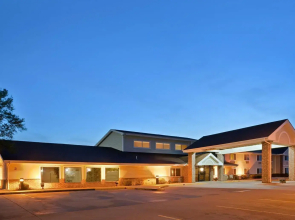 AmericInn by Wyndham Marshall