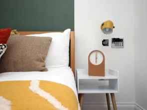 Bath Luxury City Centre 4 Bedroom Townhouse, Sleeps 8, Easy Parking, Private Courtyard Garden, by EMPOWER HOMES