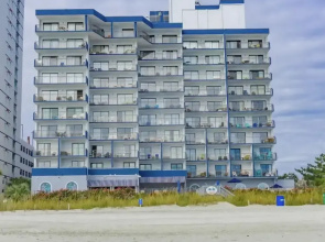 Oceanfront Resort 1BR w Beach View