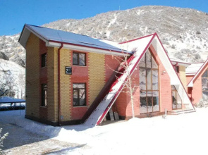 Everest Plaza