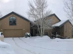 814 Eagle Dr. 4 Bedroom Home by RedAwning
