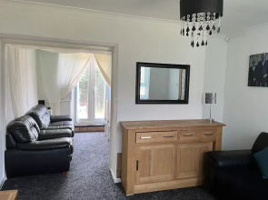 Impeccable 3-bed House in Rotherham