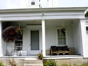 House of 1833 Bed & Breakfast & Gardens