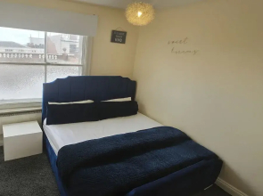 2 Bed - Sleeps 6 - Private Balcony - City Centre