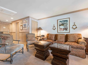 Cozy 2 Bedroom Slopeside Mountain Residence in Vail Village Just Steps From Gondola 1