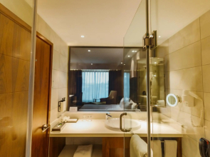 Отель Crowne Plaza Nairobi Airport, an IHG