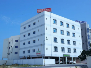 OYO 105 Grand Plaza 1