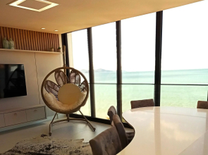 Apto moderno com vista para o mar LLR802