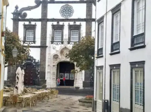 Watching Azores Apartments (R)