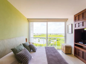 TROPICAL Beachfront 1 BDR