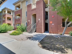'red Rox' Phoenix Condo w/ Patio ~ 3 Mi to Airport