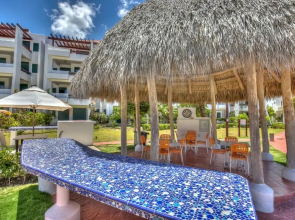 Scenic Oceanfront Apartment With a Walking Distance to the Beach